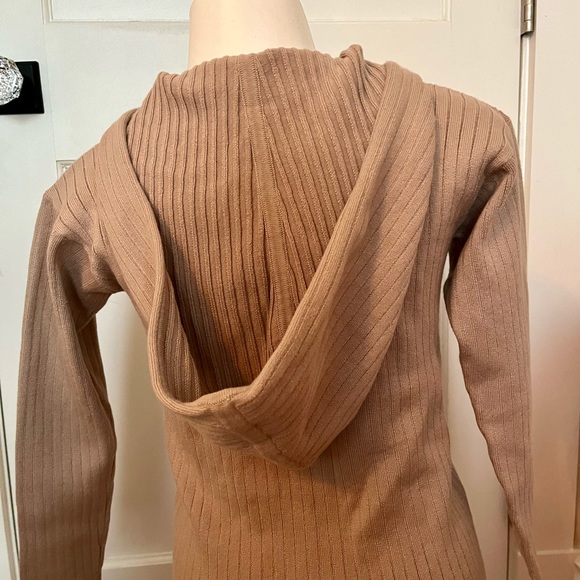 Ellen Tracy hoodie sweater - Picture 2 of 2